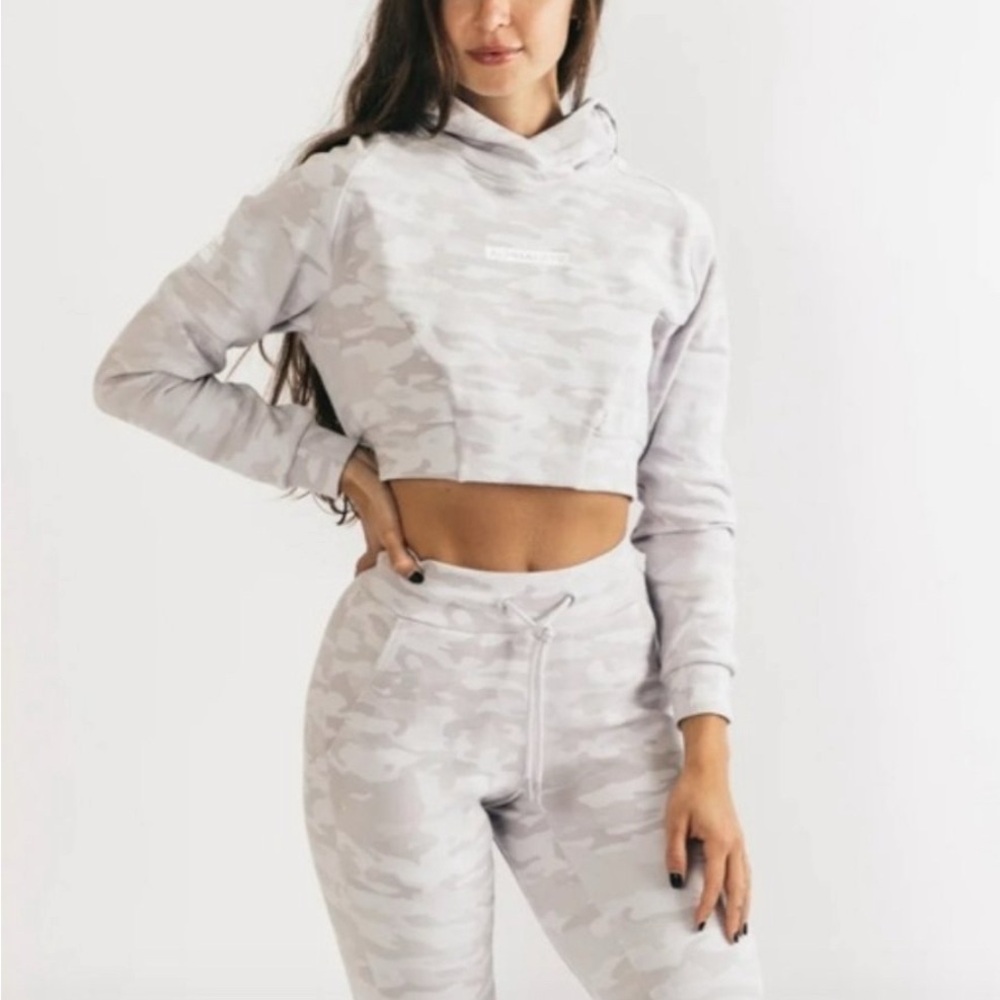 ALPHALETE TWO PIECES SET XS Camo Cropped Hoodie with Joggers  pants